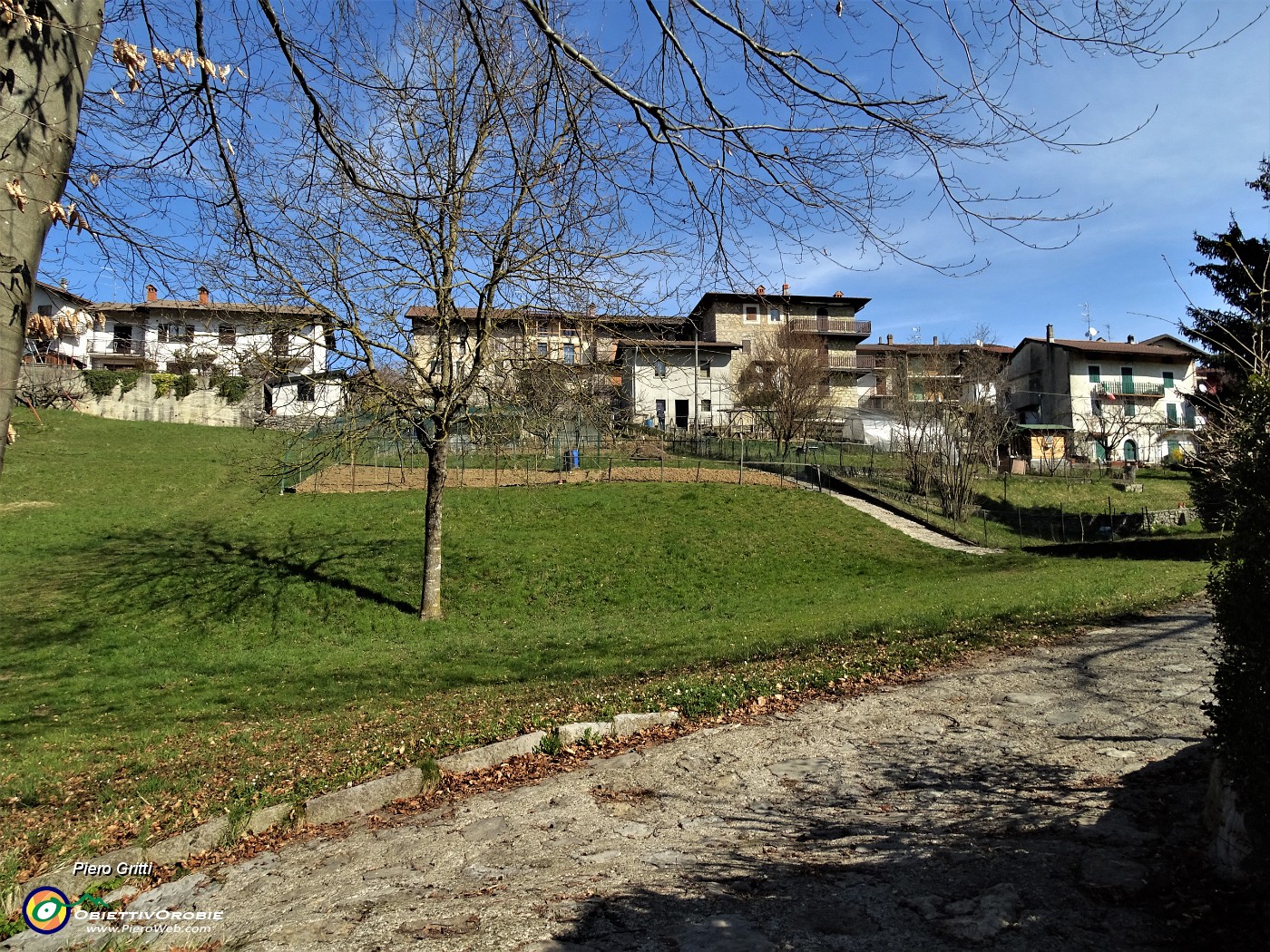 39 E salgo a visitare la bella contrada di Camonier (640 m).JPG